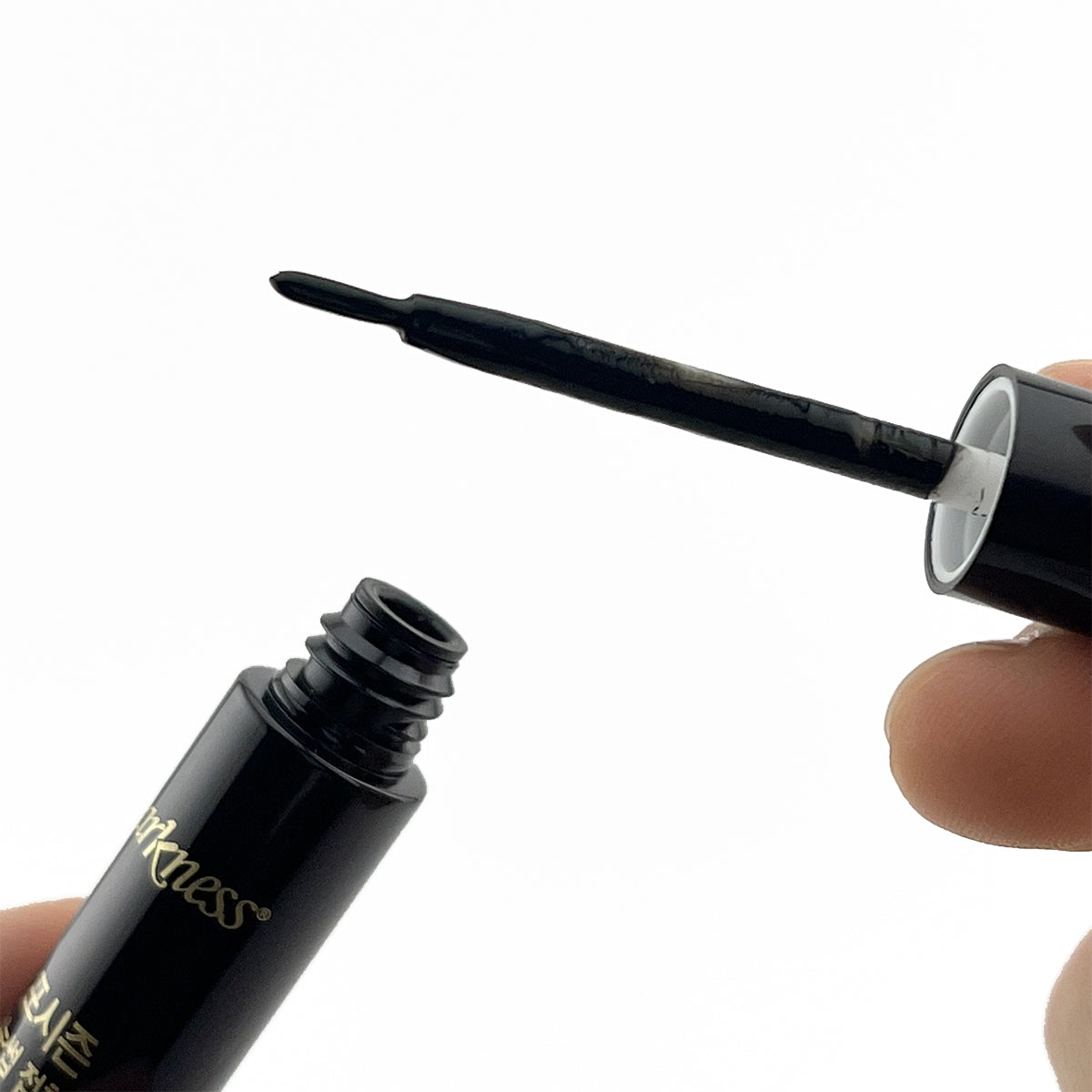 Pegamento para pestañas con punta de pincel negra de 5 ml